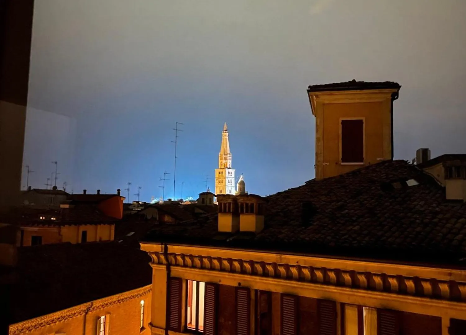 Appartamenti Saragozza A Due Passi Da Piazza Grande - Wifi E Parcheggio Gratuito Modena