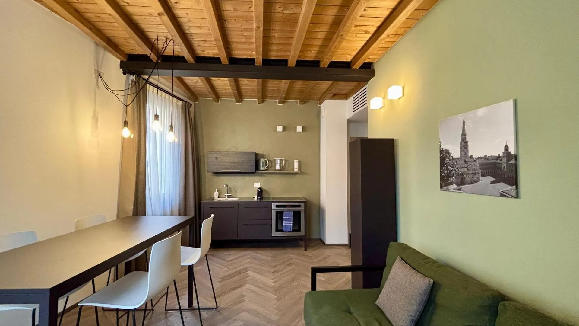 Appartamenti Saragozza A Due Passi Da Piazza Grande - Wifi E Parcheggio Gratuito Modena 0*,  Italia